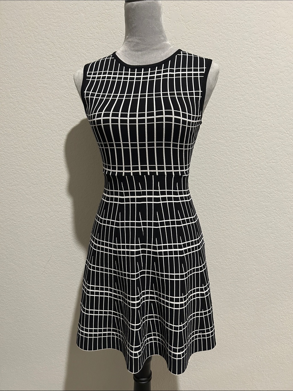 ZARA WOMAN Sleeveless Black and White Grid Fit-and-Flare Dress XS